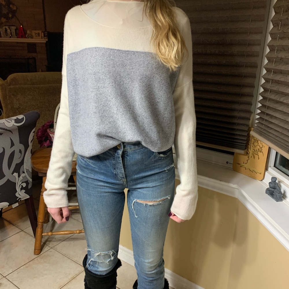 Balmain high waisted distressed jeans in size 26. Luxury denim-worn once! EUC